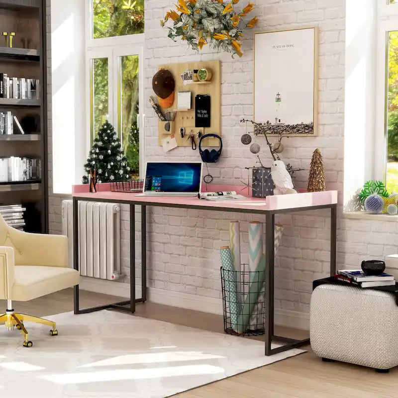 Bureau d'ordinateur en métal de 59 pouces avec ports USB par Furniture