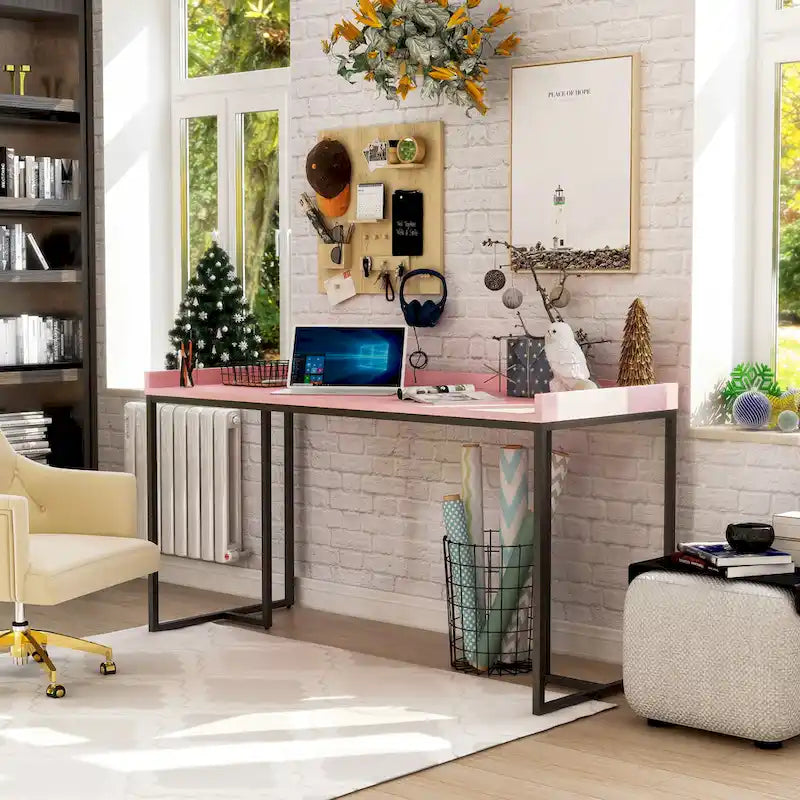 Bureau d'ordinateur en métal de 59 pouces avec ports USB par Furniture