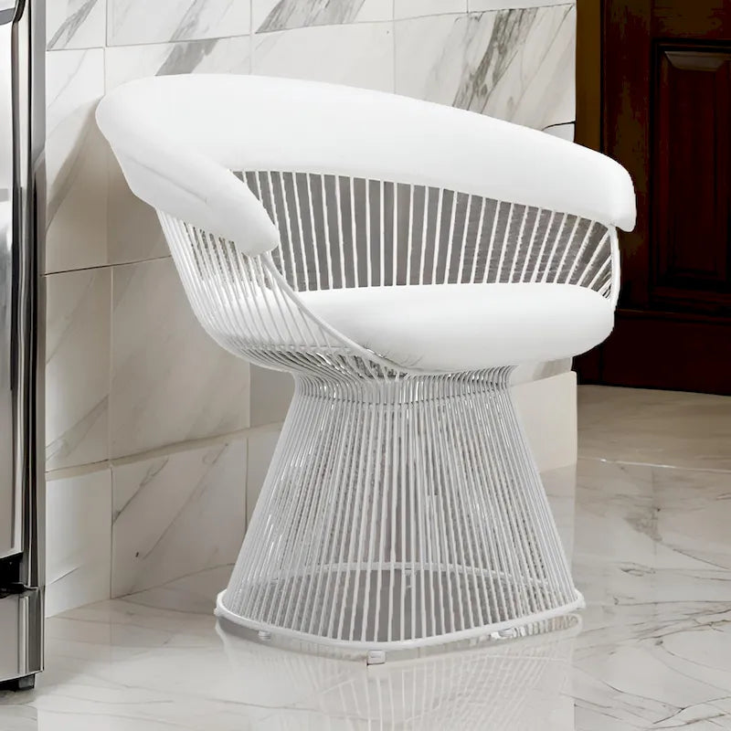 Fauteuil d'appoint de 84 cm, dossier incurvé en métal à lattes, similicuir blanc